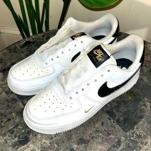 Air Force 1 .Wmns size 8.5 . Strings not included